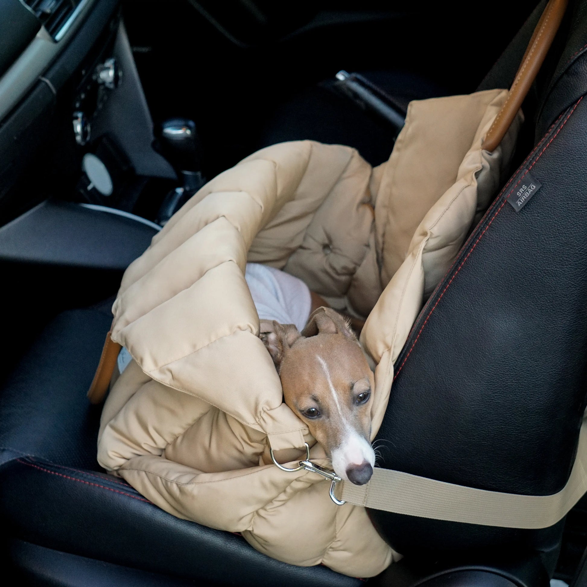 Bilsete til hund - beige - Dyrekompaniet