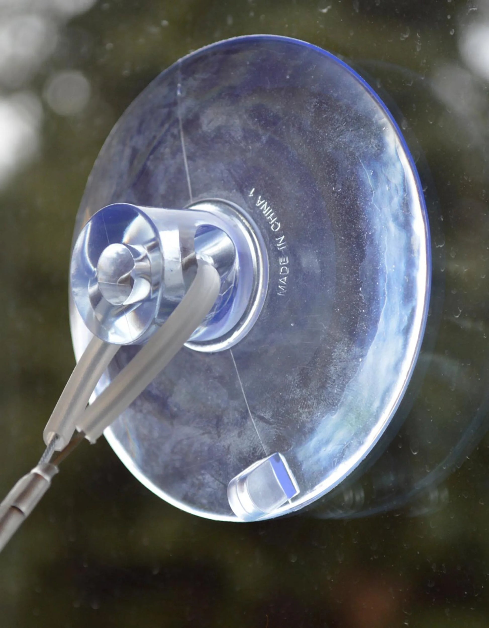 Solid katteseng til vindu med leke - Dyrekompaniet